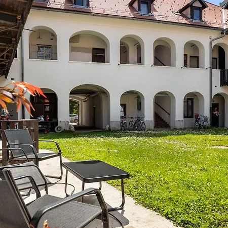Apartman Rog With Furnished Courtyard *