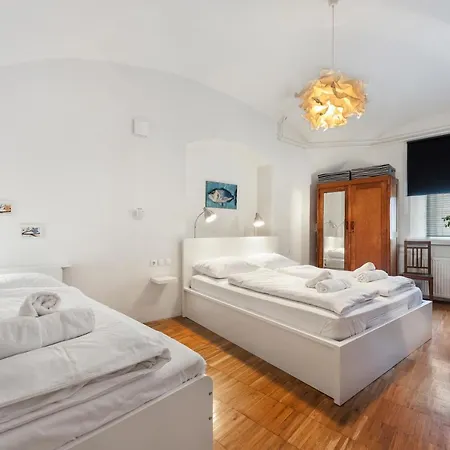 Rog With Furnished Courtyard Daire Ljubljana