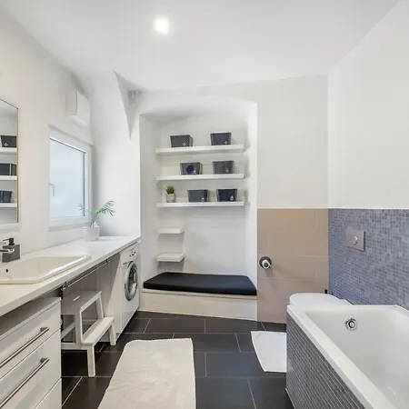 Rog With Furnished Courtyard Daire *